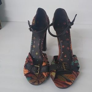 Not rated leaf designed heels